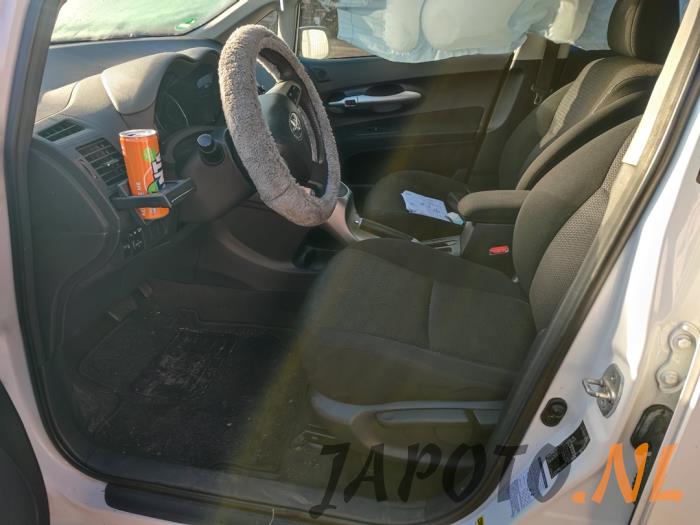 Toyota Auris 1.8 16V HSD Full Hybrid Sloopvoertuig (2011, Wit)