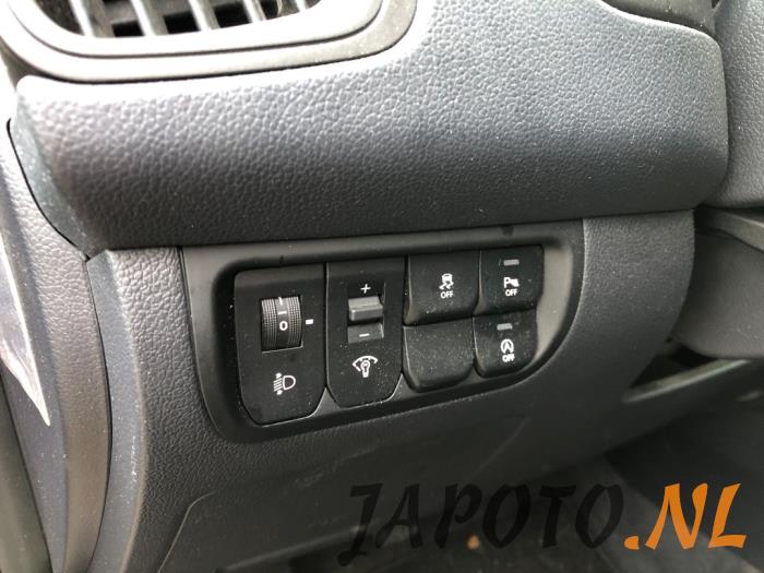 Kia Rio III 1.1 CRDi VGT 12V Sloopvoertuig (2012, Bruin)