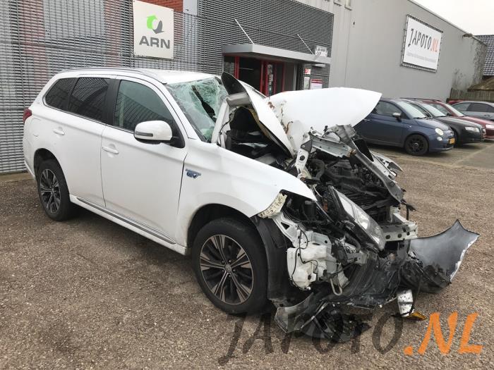 Mitsubishi Outlander 2.0 16V PHEV 4x4 Sloopvoertuig (2018, Wit)