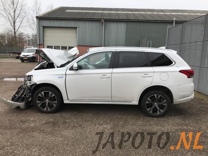 Mitsubishi Outlander 2.0 16V PHEV 4x4 Sloopvoertuig (2018, Wit)