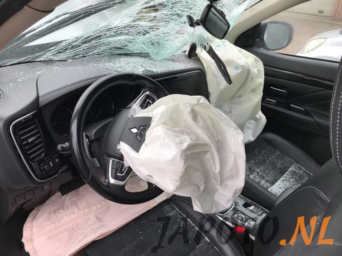 Mitsubishi Outlander 2.0 16V PHEV 4x4 Sloopvoertuig (2018, Wit)