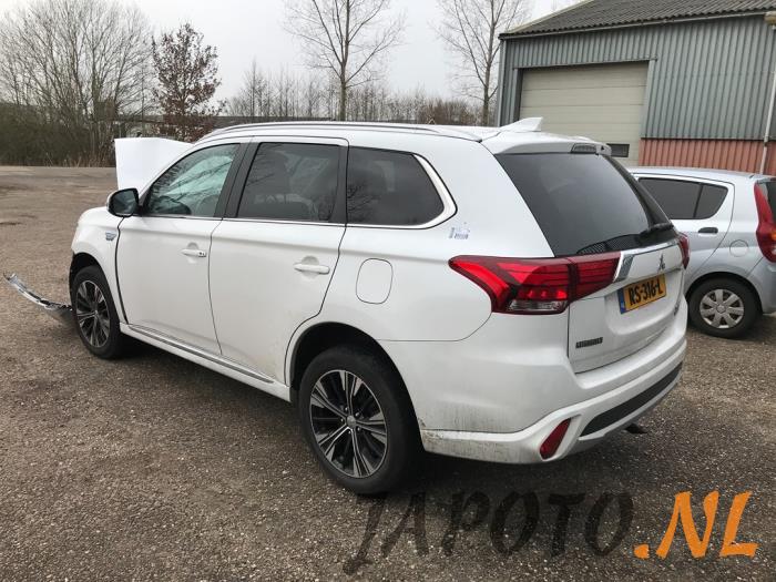 Mitsubishi Outlander 2.0 16V PHEV 4x4 Sloopvoertuig (2018, Wit)