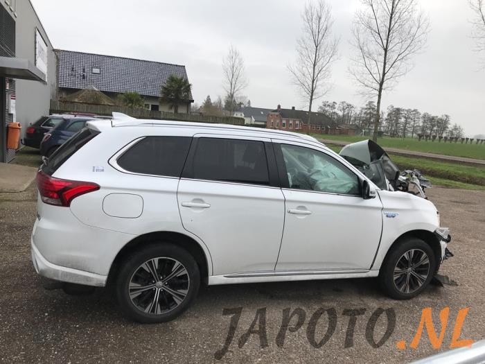 Mitsubishi Outlander 2.0 16V PHEV 4x4 Sloopvoertuig (2018, Wit)