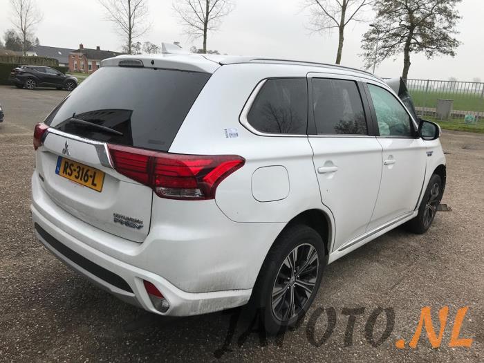 Mitsubishi Outlander 2.0 16V PHEV 4x4 Sloopvoertuig (2018, Wit)