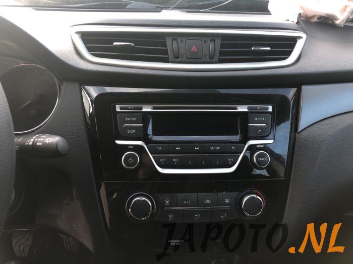 Nissan Qashqai 1.2 DIG-T 16V Sloopvoertuig (2015)