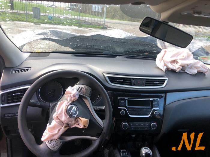 Nissan Qashqai 1.2 DIG-T 16V Sloopvoertuig (2015)