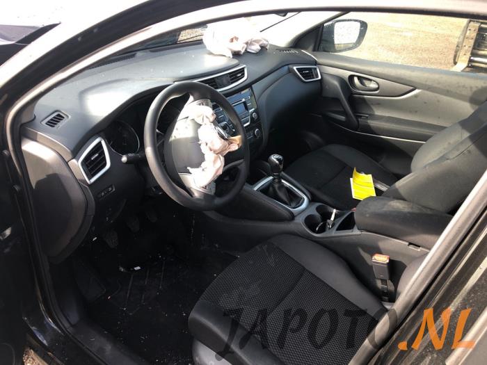 Nissan Qashqai 1.2 DIG-T 16V Sloopvoertuig (2015)