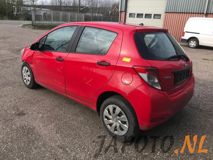 Toyota Yaris III 1.4 D-4D-F Sloopvoertuig (2013, Rood)