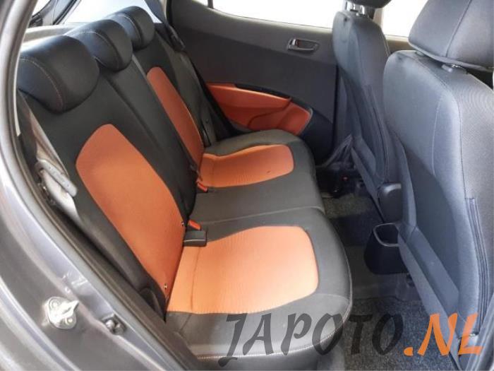 Hyundai i10 1.0 12V Sloopvoertuig (2015, Metallic, Grijs)