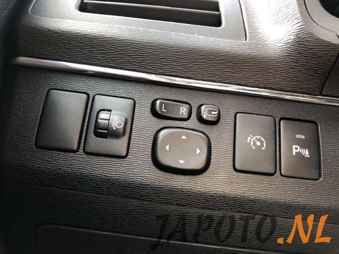 Toyota Avensis Wagon 2.0 16V D-4D-F Sloopvoertuig (2010, Grijs)