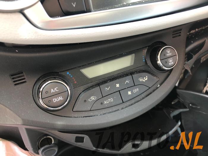 Toyota Yaris III 1.5 16V Hybrid Sloopvoertuig (2012, Grijs)