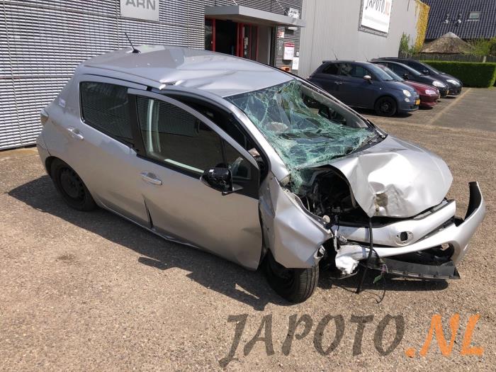 Toyota Yaris III 1.5 16V Hybrid Sloopvoertuig (2012, Grijs)