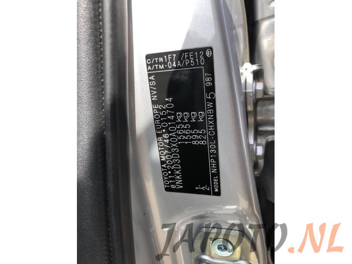 Toyota Yaris III 1.5 16V Hybrid Sloopvoertuig (2012, Grijs)