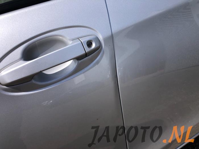 Toyota Yaris III 1.5 16V Hybrid Sloopvoertuig (2012, Grijs)