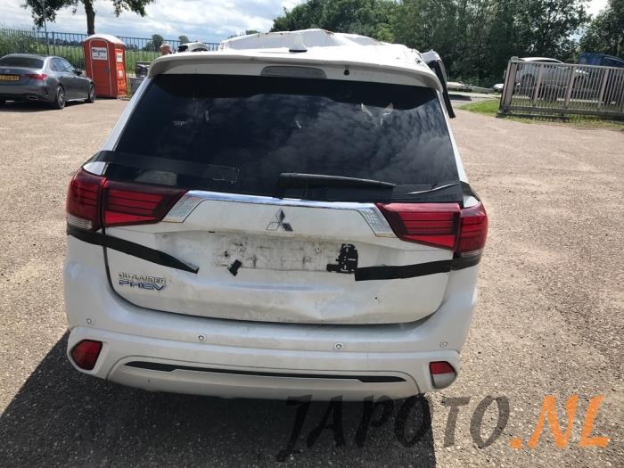 Mitsubishi Outlander 2.4 16V PHEV 4x4 Sloopvoertuig (2020, Wit)