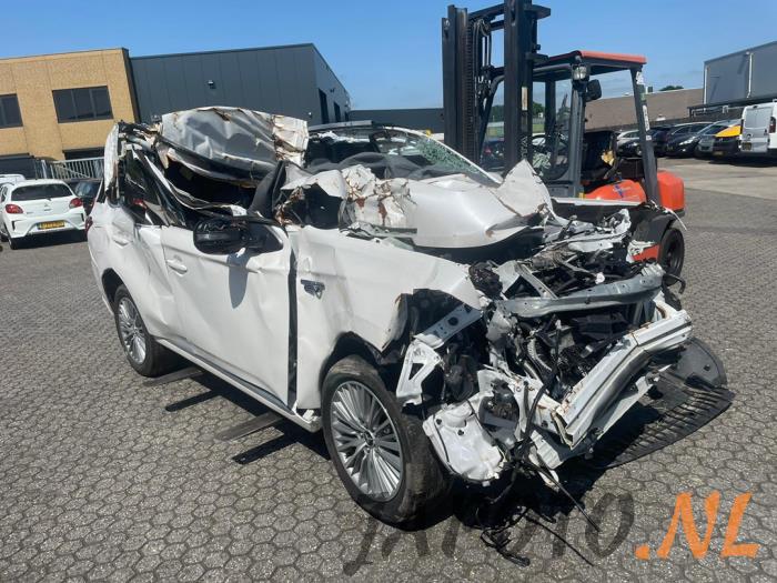 Mitsubishi Outlander 2.4 16V PHEV 4x4 Sloopvoertuig (2020, Wit)