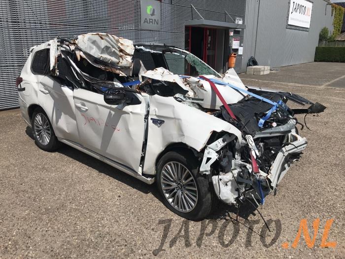 Mitsubishi Outlander 2.4 16V PHEV 4x4 Sloopvoertuig (2020, Wit)