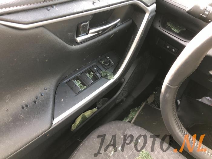 Toyota RAV4 2.5 Hybrid 16V AWD Sloopvoertuig (2019, Zwart)