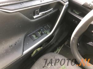 Toyota RAV4 2.5 Hybrid 16V AWD Sloopvoertuig (2019, Zwart)