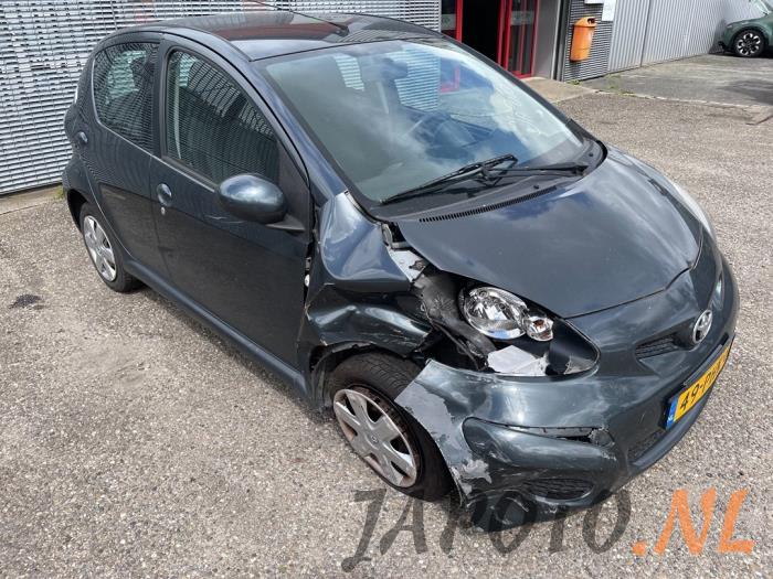 Toyota Aygo 1.0 12V VVT-i Sloopvoertuig (2011, Grijs)
