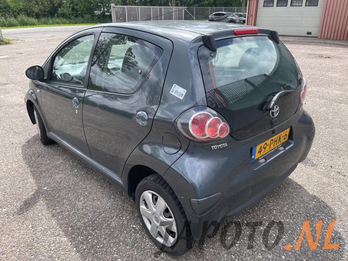 Toyota Aygo 1.0 12V VVT-i Sloopvoertuig (2011, Grijs)