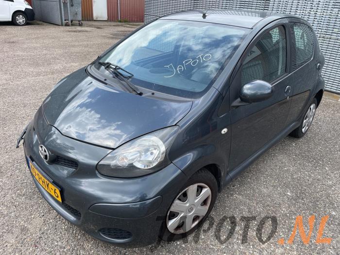 Toyota Aygo 1.0 12V VVT-i Sloopvoertuig (2011, Grijs)