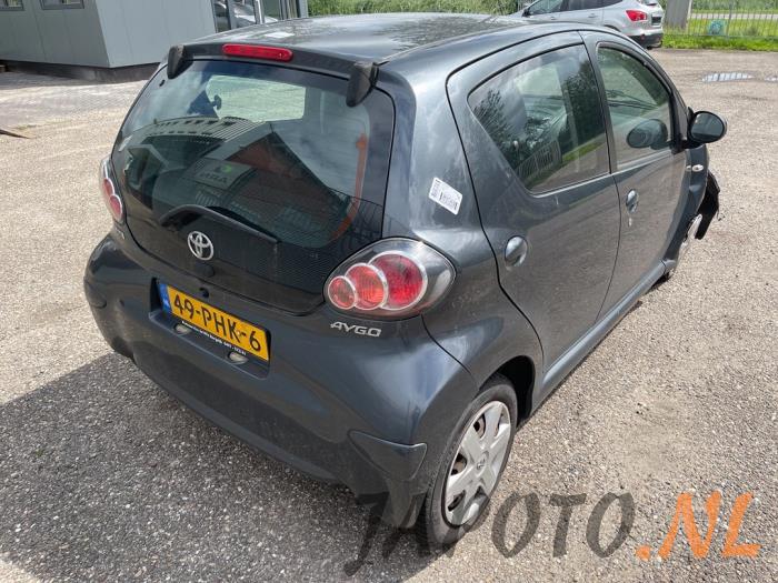 Toyota Aygo 1.0 12V VVT-i Sloopvoertuig (2011, Grijs)