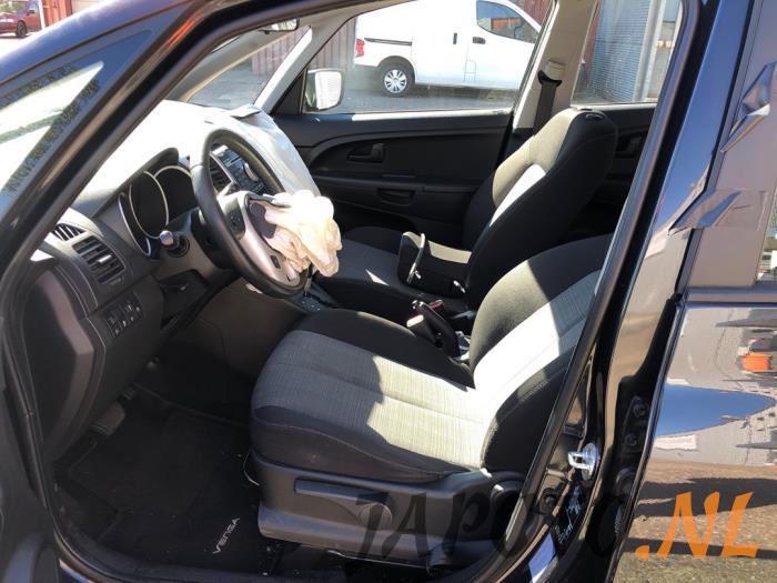 Kia Venga 1.6 CVVT 16V Sloopvoertuig (2011, Zwart)