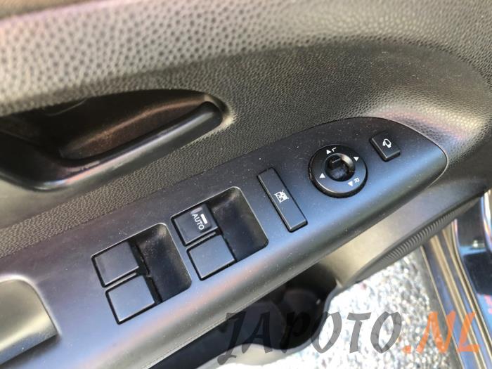 Kia Venga 1.6 CVVT 16V Sloopvoertuig (2011, Zwart)