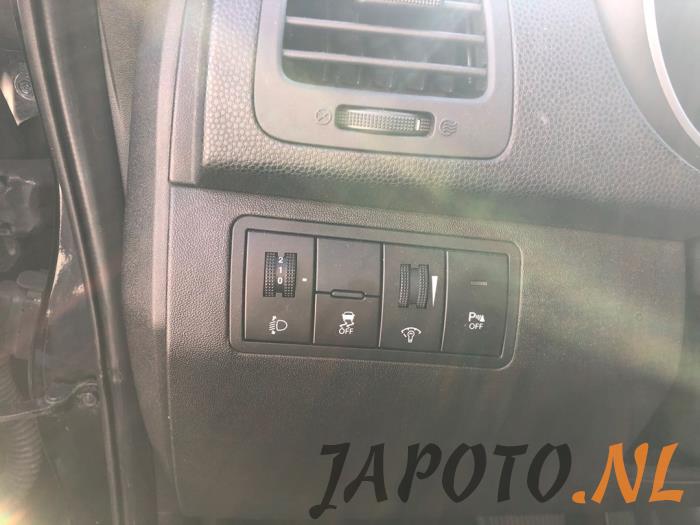 Kia Venga 1.6 CVVT 16V Sloopvoertuig (2011, Zwart)