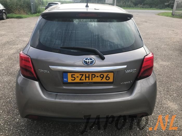 Toyota Yaris III 1.5 16V Hybrid Sloopvoertuig (2015, Bruin)