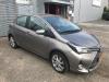 Toyota Yaris III 1.5 16V Hybrid Sloopvoertuig (2015, Bruin)