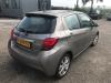 Toyota Yaris III 1.5 16V Hybrid Sloopvoertuig (2015, Bruin)