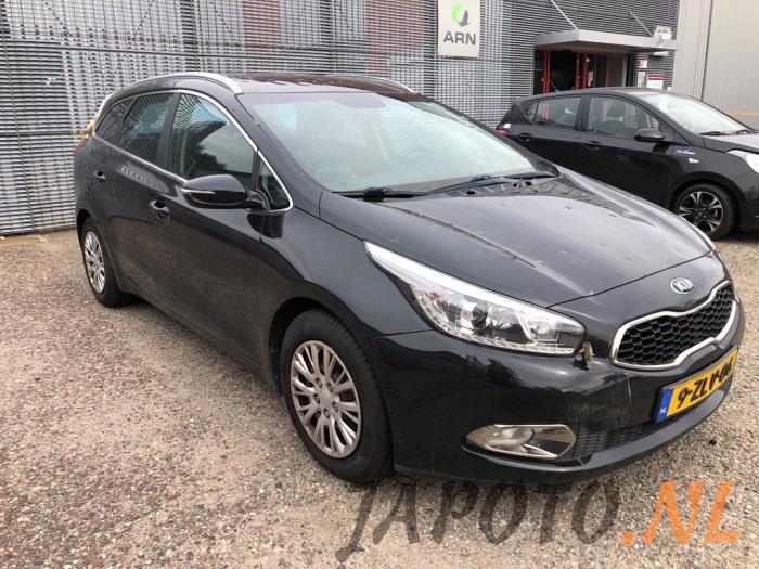 Kia Cee'd Sportswagon 1.6 GDI 16V Sloopvoertuig (2015, Metallic, Zwart)