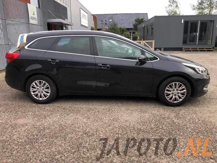 Kia Cee'd Sportswagon 1.6 GDI 16V Sloopvoertuig (2015, Metallic, Zwart)