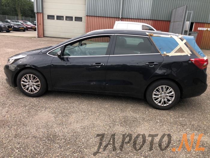 Kia Cee'd Sportswagon 1.6 GDI 16V Sloopvoertuig (2015, Metallic, Zwart)