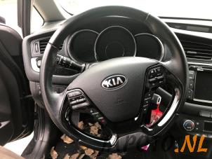 Kia Cee'd Sportswagon 1.6 GDI 16V Sloopvoertuig (2015, Metallic, Zwart)