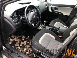 Kia Cee'd Sportswagon 1.6 GDI 16V Sloopvoertuig (2015, Metallic, Zwart)