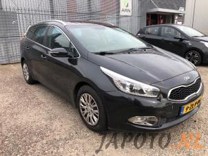 Kia Cee'd Sportswagon 1.6 GDI 16V Sloopvoertuig (2015, Metallic, Zwart)