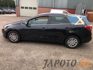 Kia Cee'd Sportswagon 1.6 GDI 16V Sloopvoertuig (2015, Metallic, Zwart)