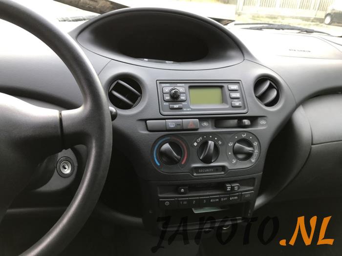 Toyota Yaris 1.0 16V VVT-i Sloopvoertuig (2004, Grijs)
