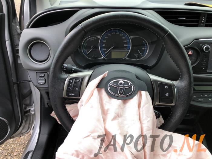 Toyota Yaris III 1.5 16V Hybrid Sloopvoertuig (2015, Grijs)