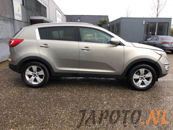 Kia Sportage 2.0 CVVT 16V 4x2 Sloopvoertuig (2011, Metallic, Grijs)