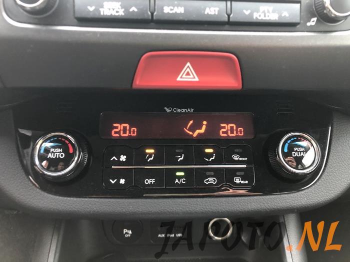 Kia Sportage 2.0 CVVT 16V 4x2 Sloopvoertuig (2011, Metallic, Grijs)