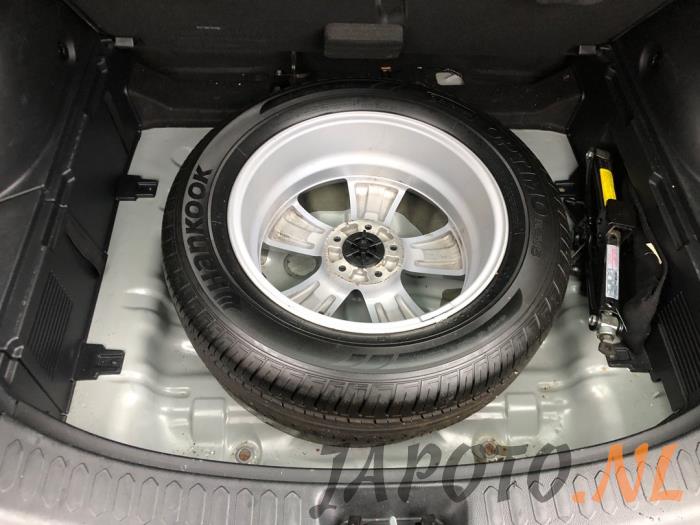 Kia Sportage 2.0 CVVT 16V 4x2 Sloopvoertuig (2011, Metallic, Grijs)