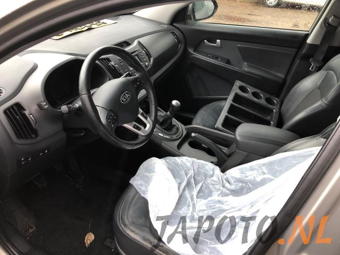 Kia Sportage 2.0 CVVT 16V 4x2 Sloopvoertuig (2011, Metallic, Grijs)