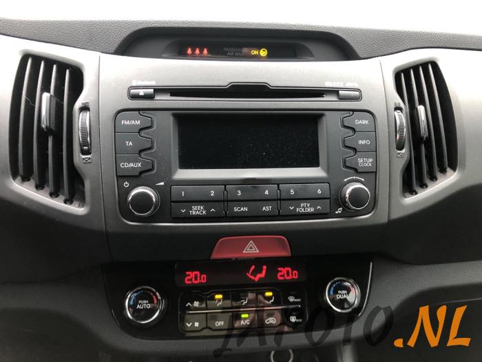 Kia Sportage 2.0 CVVT 16V 4x2 Sloopvoertuig (2011, Metallic, Grijs)