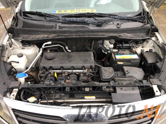 Kia Sportage 2.0 CVVT 16V 4x2 Sloopvoertuig (2011, Metallic, Grijs)