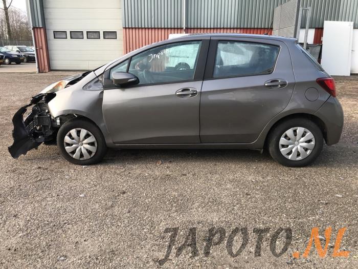 Toyota Yaris III 1.0 12V VVT-i Sloopvoertuig (2016, Grijs)