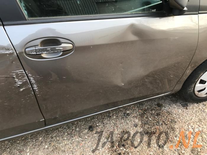 Toyota Yaris III 1.0 12V VVT-i Sloopvoertuig (2016, Grijs)